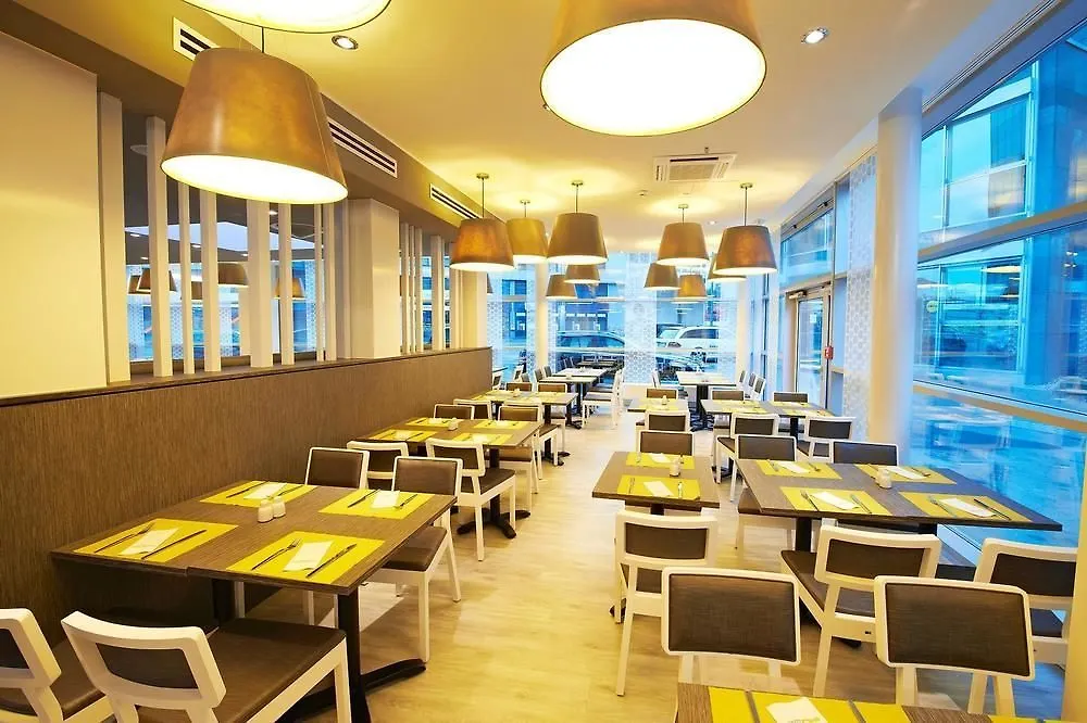 维尔茨堡生活大酒店 酒店